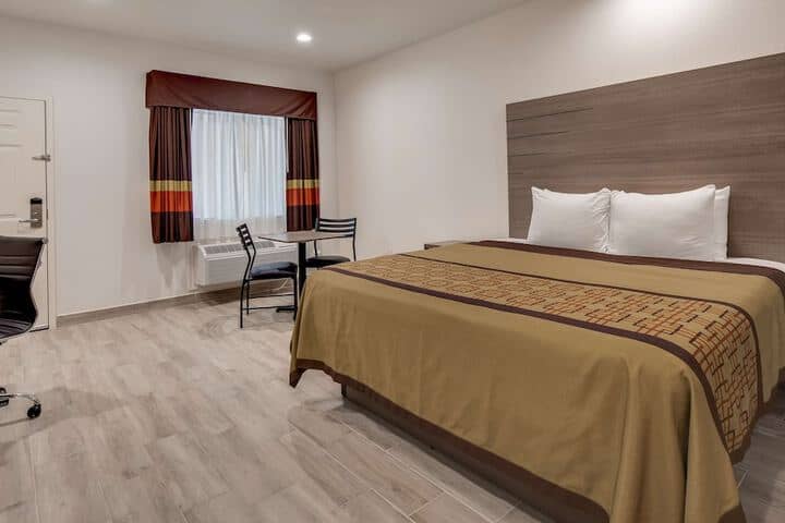 Room 5 of 19