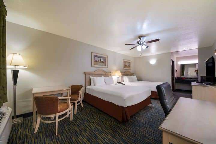 Room 12 of 38