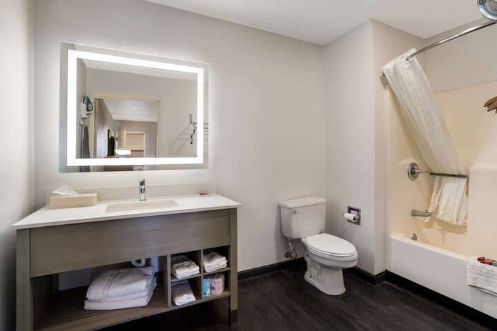 Room 16 of 28