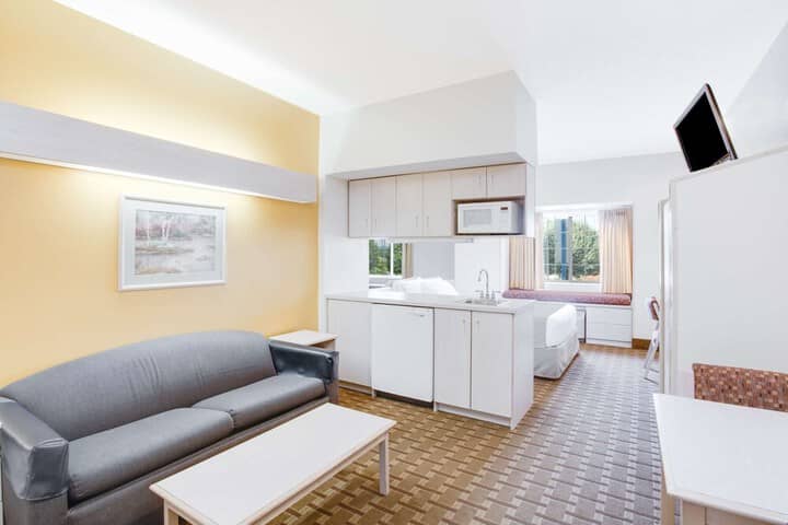 Room 10 of 18