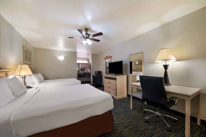 Room 14 of 38