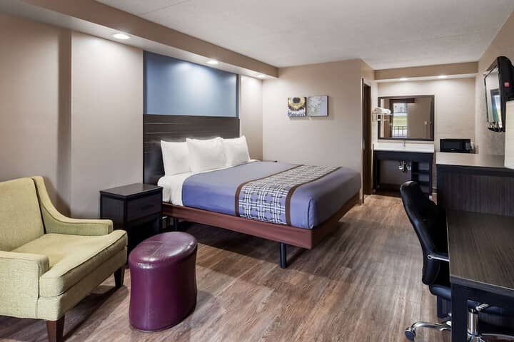 Room 10 of 24