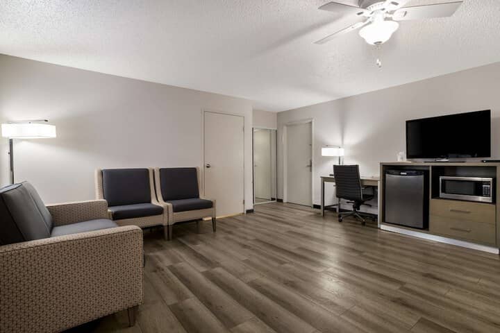 Room 7 of 28