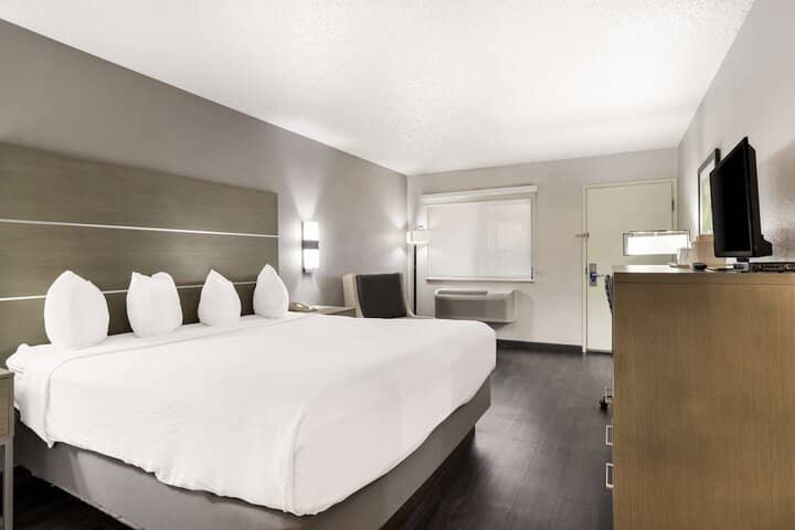 Room 14 of 28