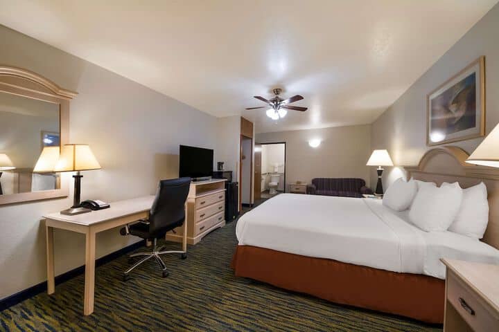 Room 5 of 38