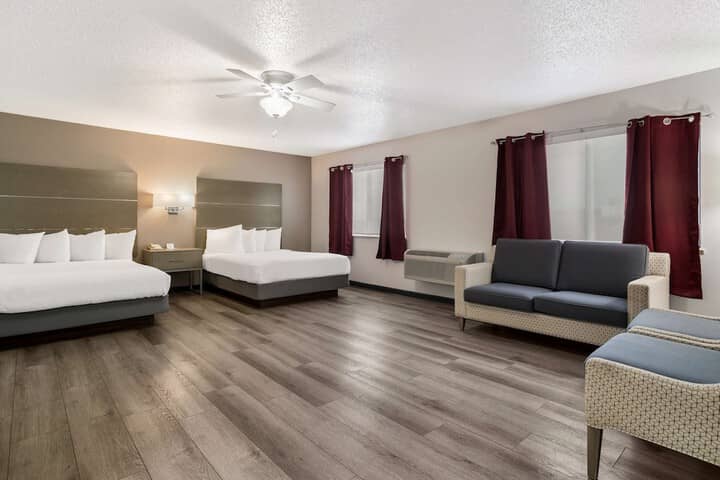 Room 9 of 28