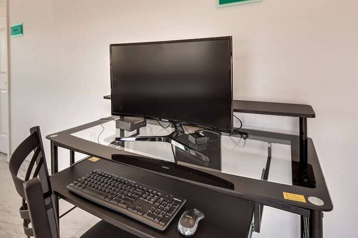 Business Center 18 of 19