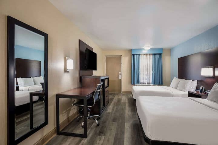 Room 4 of 37