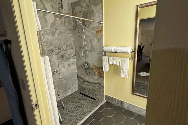 Room 25 of 32