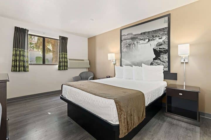 Room 6 of 36