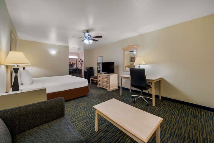 Room 11 of 38