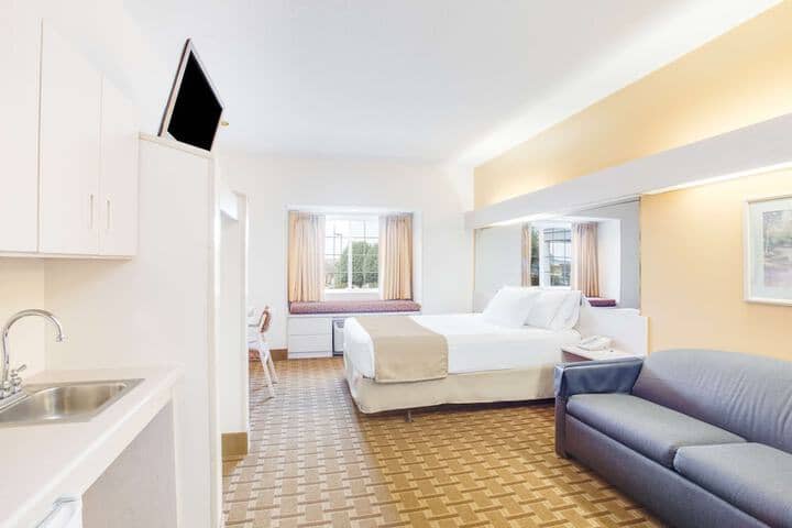 Room 12 of 18