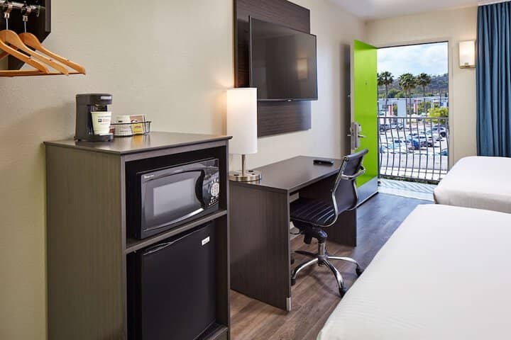 Room 9 of 25