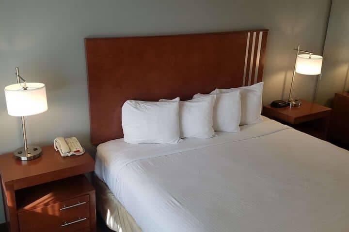 Room 6 of 33