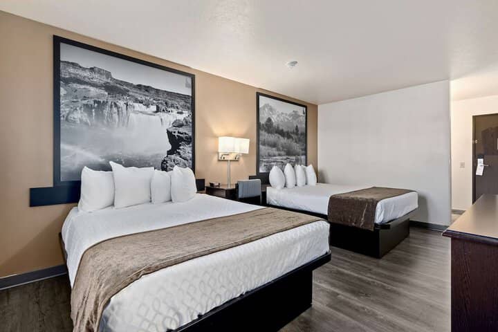 Room 15 of 36