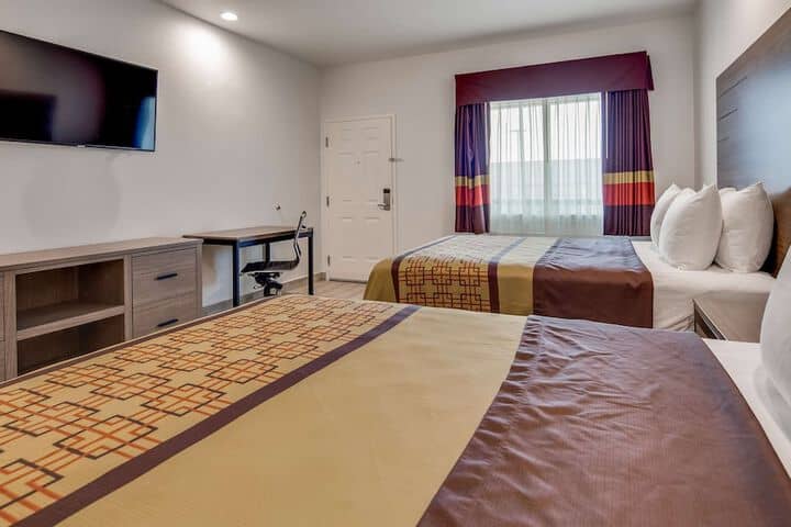 Room 10 of 19