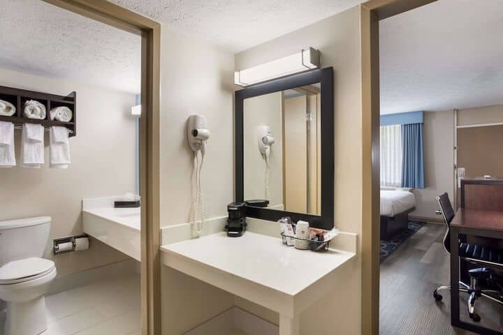 Room 21 of 37