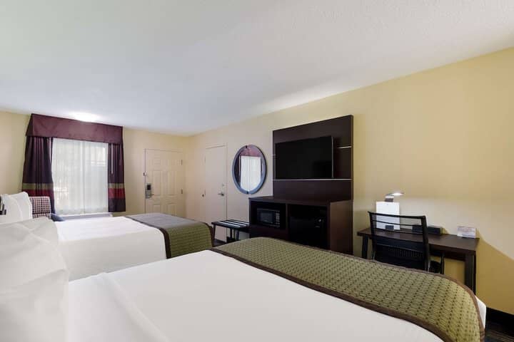 Room 13 of 32