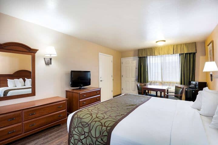 Room 9 of 26