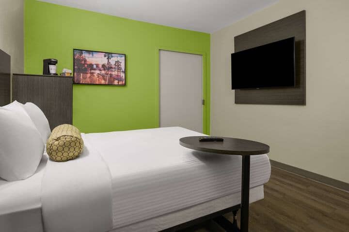 Room 5 of 25