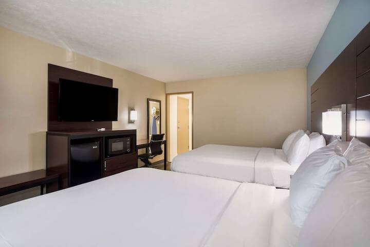Room 11 of 37