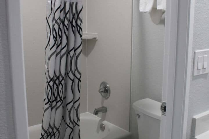 Room 8 of 11