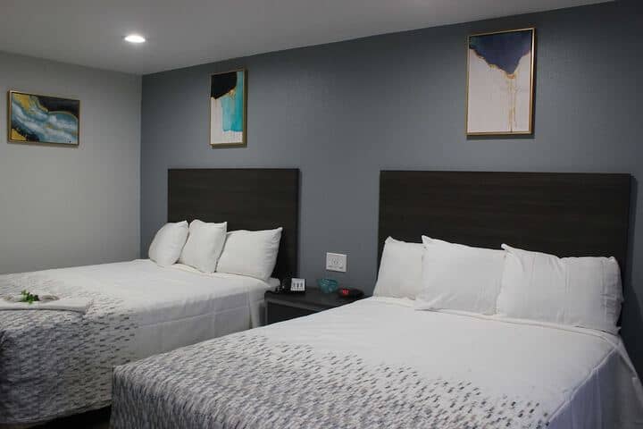 Room 6 of 11