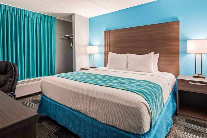 Room 8 of 18