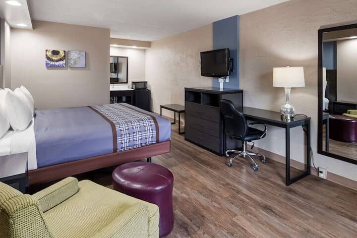 Room 6 of 24