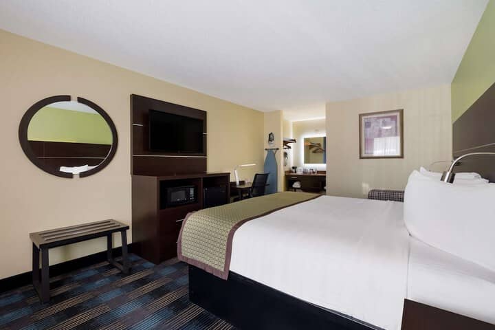 Room 11 of 32