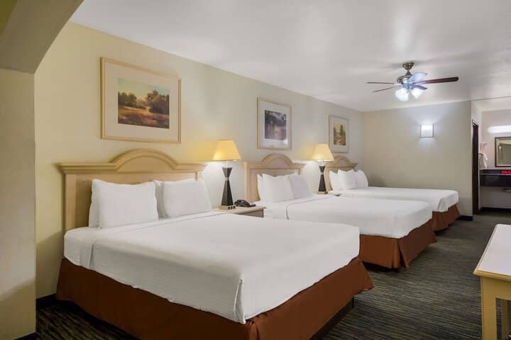 Room 22 of 38
