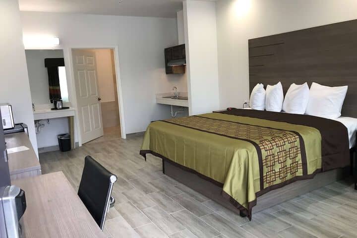 Room 7 of 19