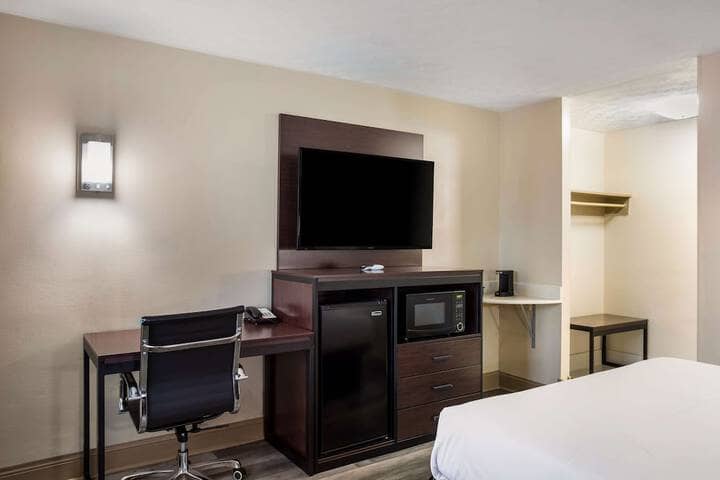 Room 9 of 37