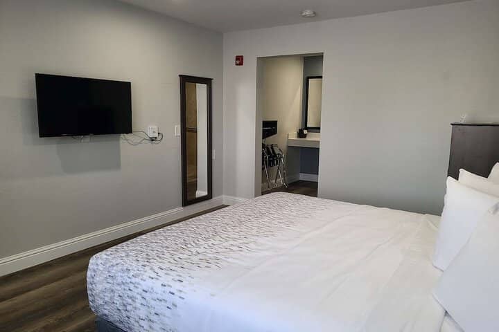 Room 5 of 11