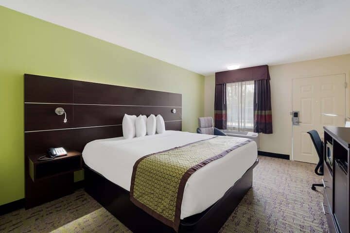 Room 21 of 32