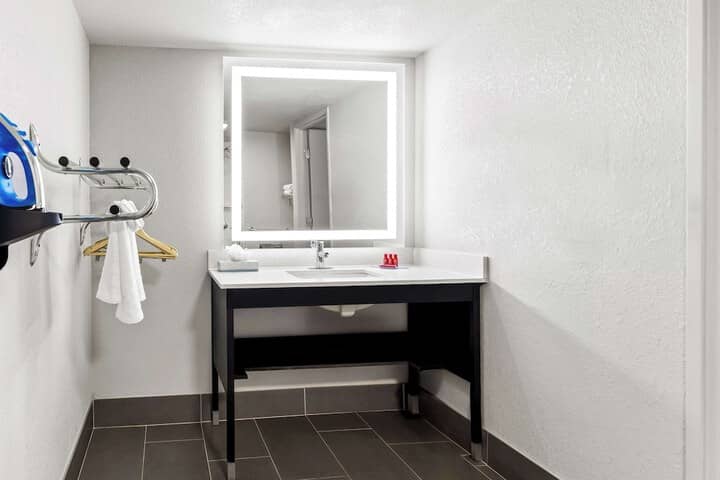 Room 26 of 89
