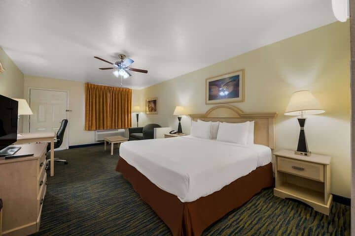Room 26 of 38