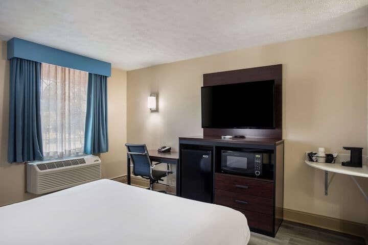 Room 7 of 37