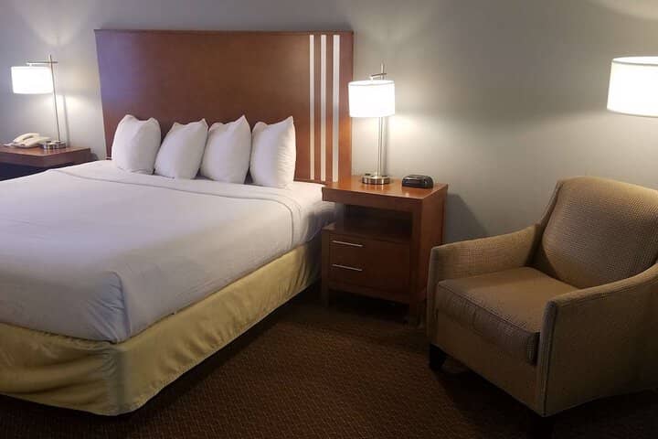 Room 8 of 33