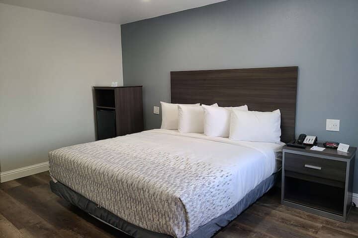 Room 4 of 11