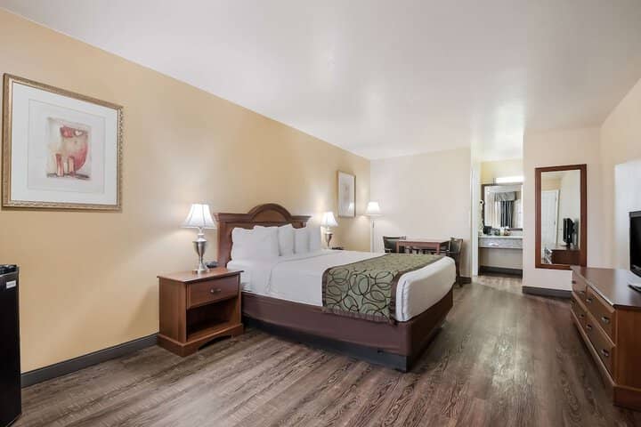 Room 4 of 26