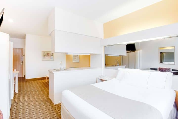 Room 11 of 18