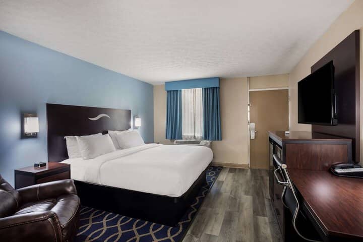 Room 13 of 37