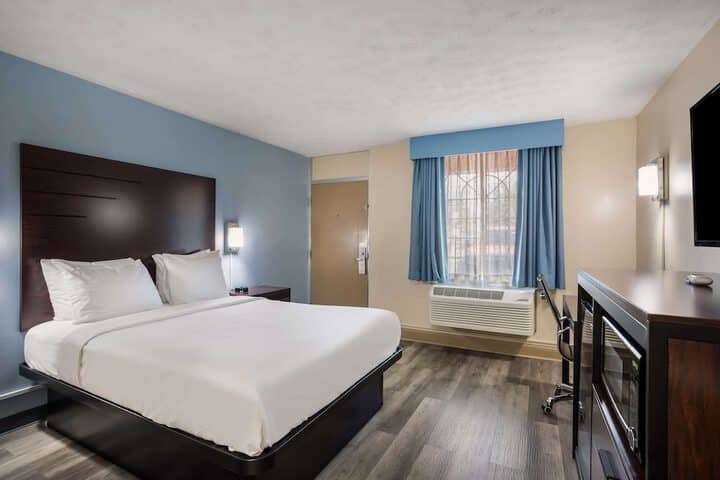 Room 8 of 37