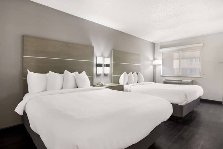 Room 13 of 28