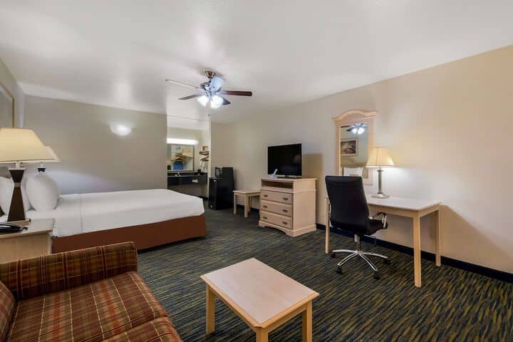 Room 16 of 38
