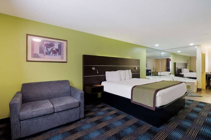 Room 4 of 32