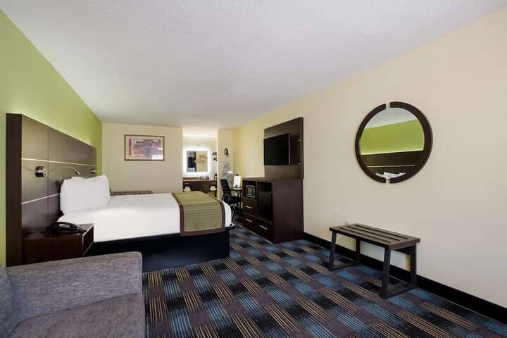 Room 7 of 32