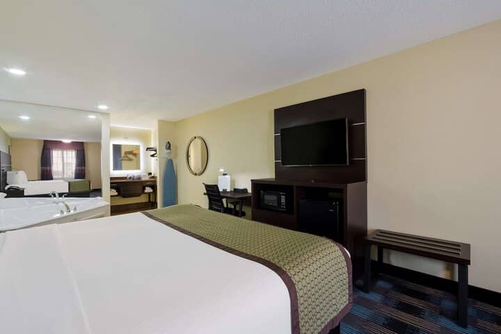 Room 6 of 32