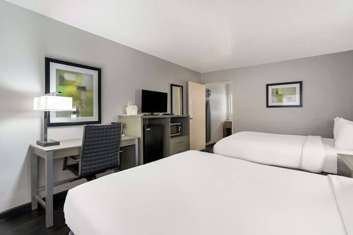 Room 8 of 28